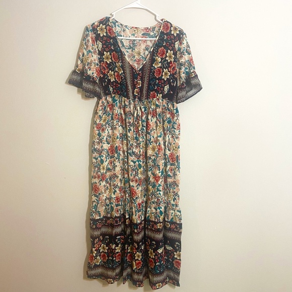 None Dresses & Skirts - Bohemian Floral Print VNeck Maxi dress Short sleeve Size Large